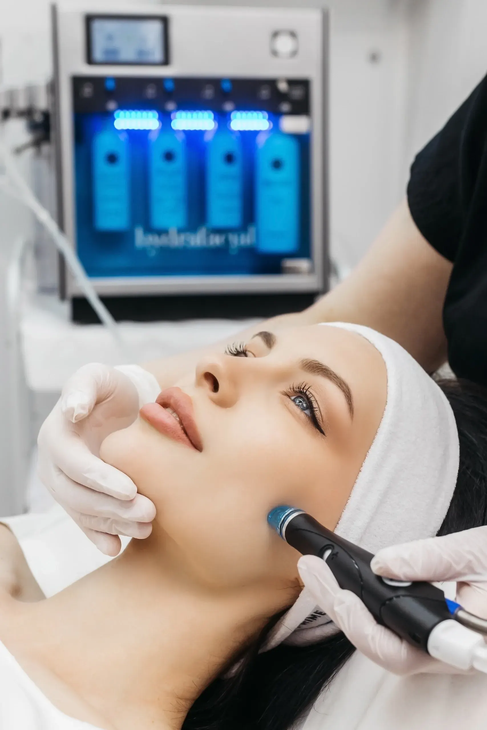Clean, clinical Hydrafacial Syndeo treatment setup reflecting safety protocols at Mint Aesthetics & Skin Indianapolis